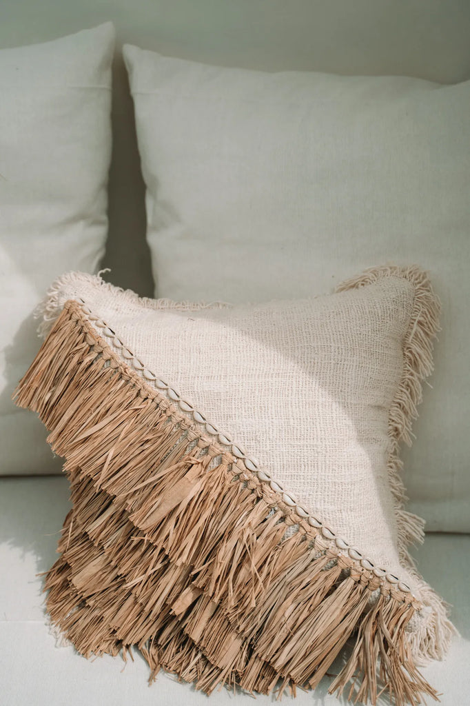 Cushion raffia cover